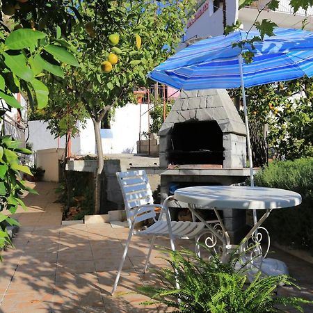 Apartments By The Sea Seget Donji, Trogir - 2029 Экстерьер фото