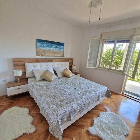 Apartments By The Sea Seget Donji, Trogir - 2029 Экстерьер фото