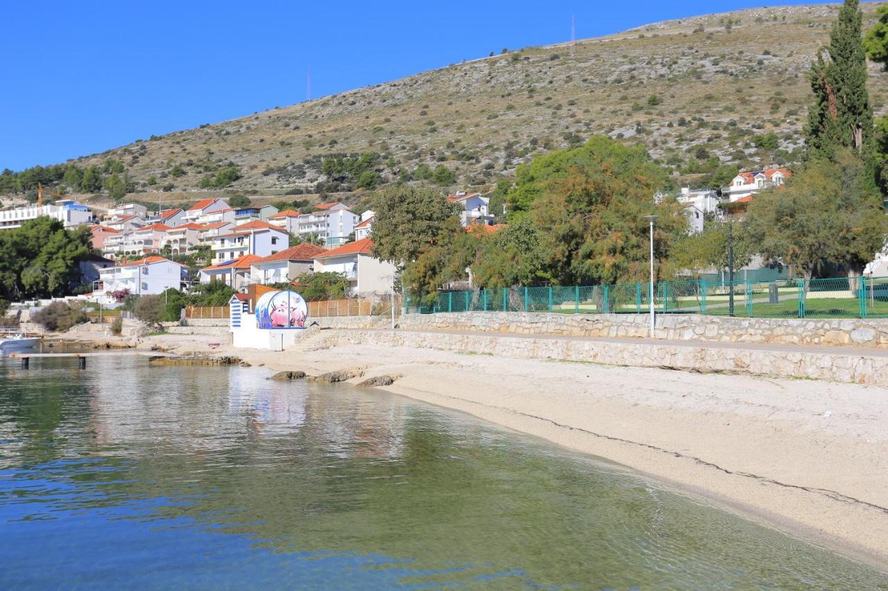 Apartments By The Sea Seget Donji, Trogir - 2029 Экстерьер фото