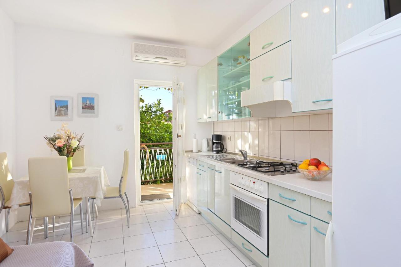 Apartments By The Sea Seget Donji, Trogir - 2029 Экстерьер фото