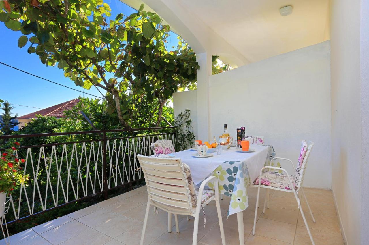Apartments By The Sea Seget Donji, Trogir - 2029 Экстерьер фото